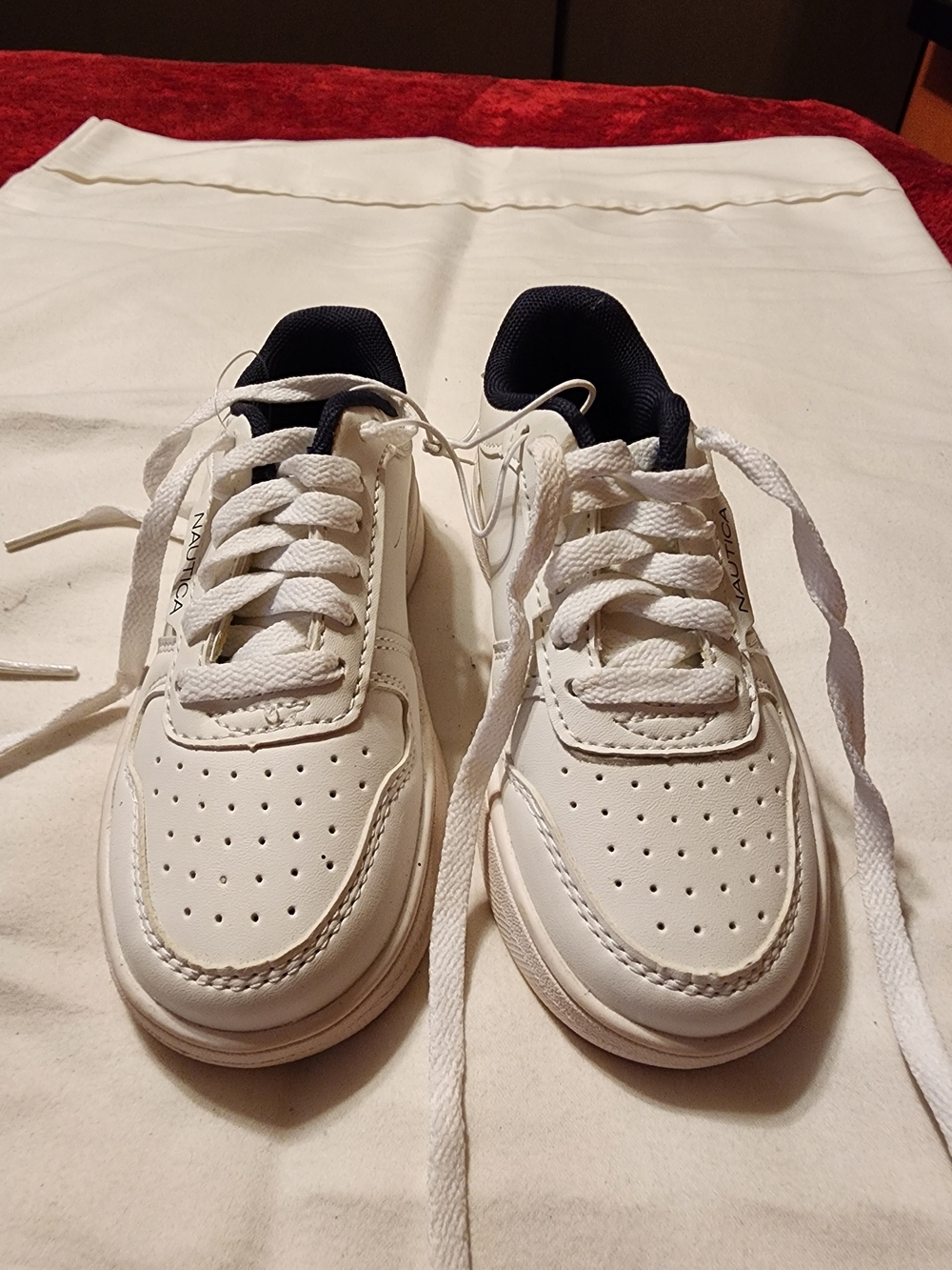 Nautica Kids' White & Navy Low-Top Sneakers size 10